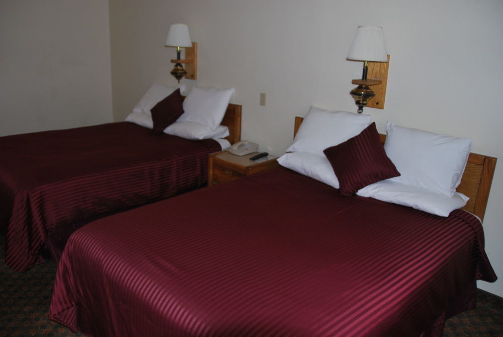 National 9 Mount Nebo Motel Nephi Exterior photo